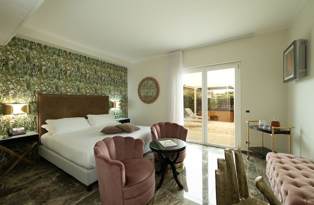 Luxury, Suite, Twin Beds, King Bed, Sofa, Sauna, Annex