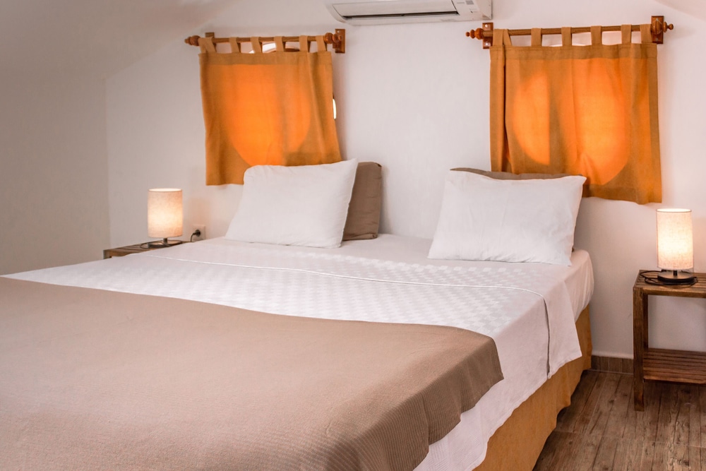 SENIOR, STUDIO, SUITE, TERRACE