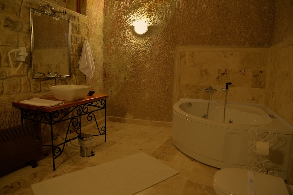 Canyon Cave Hotel 30/69