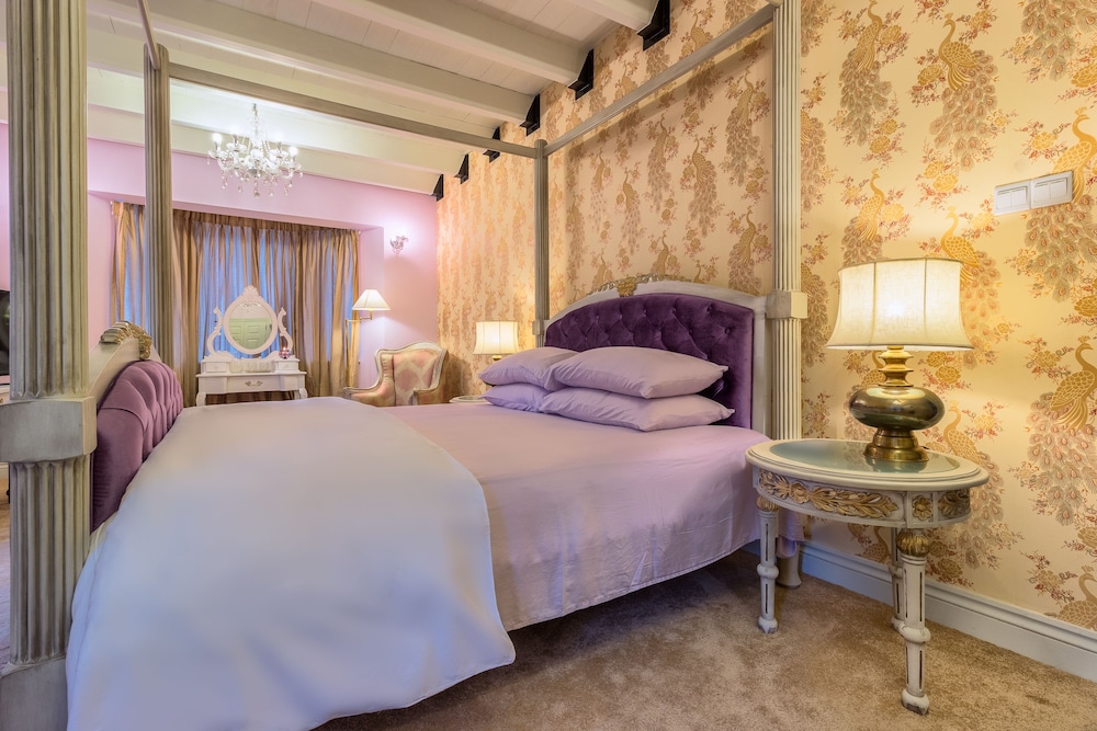 PREMIER, KING BED, MOUNTAIN VIEW, BATHTUB