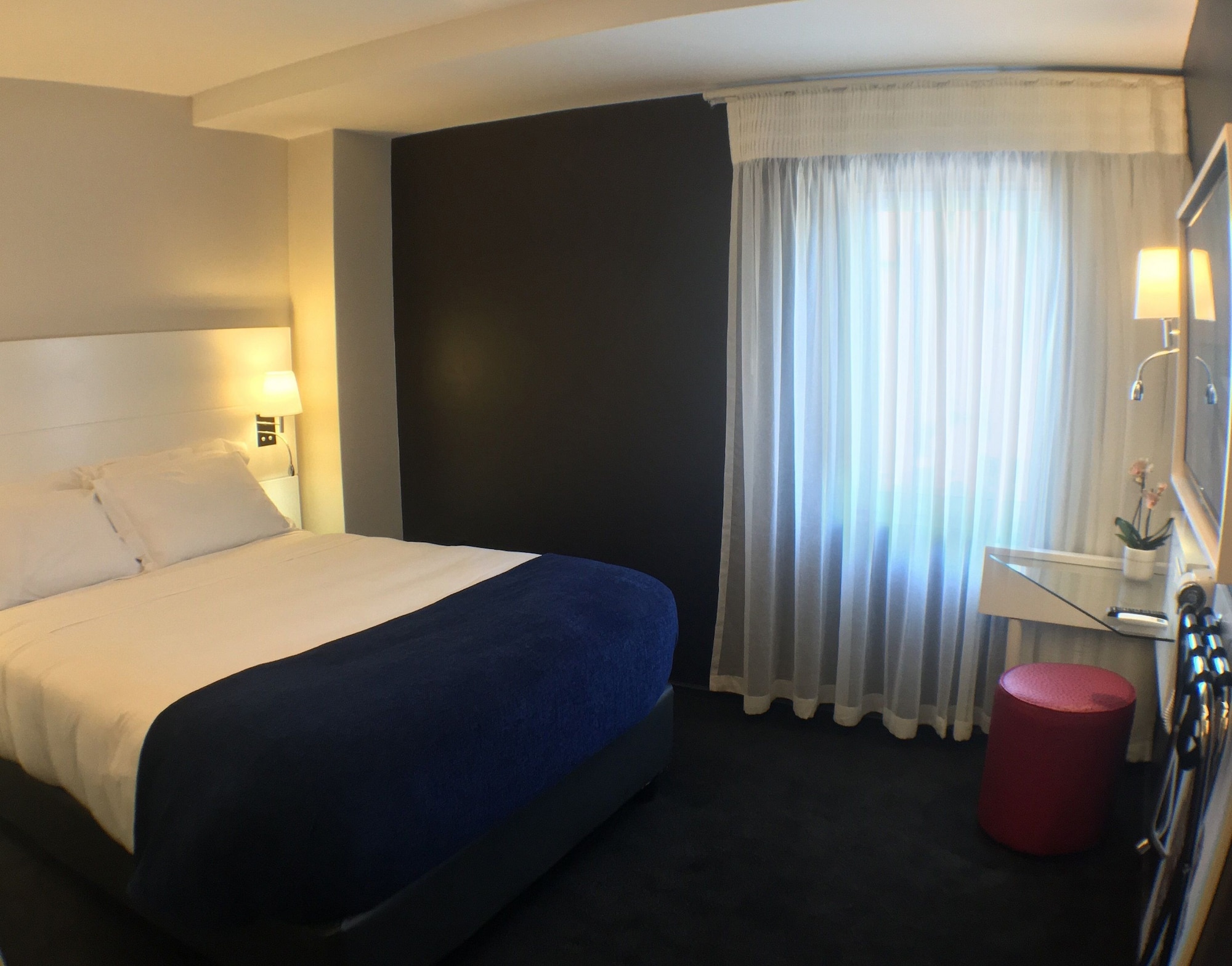 غرفة تنفيذية بسرير كوين، Onomo Johannesburg Sandton Hotel 4/10
