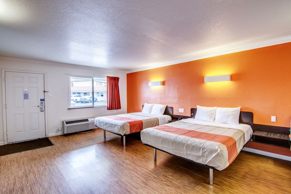 Motel6 Manteca, CA 23/45
