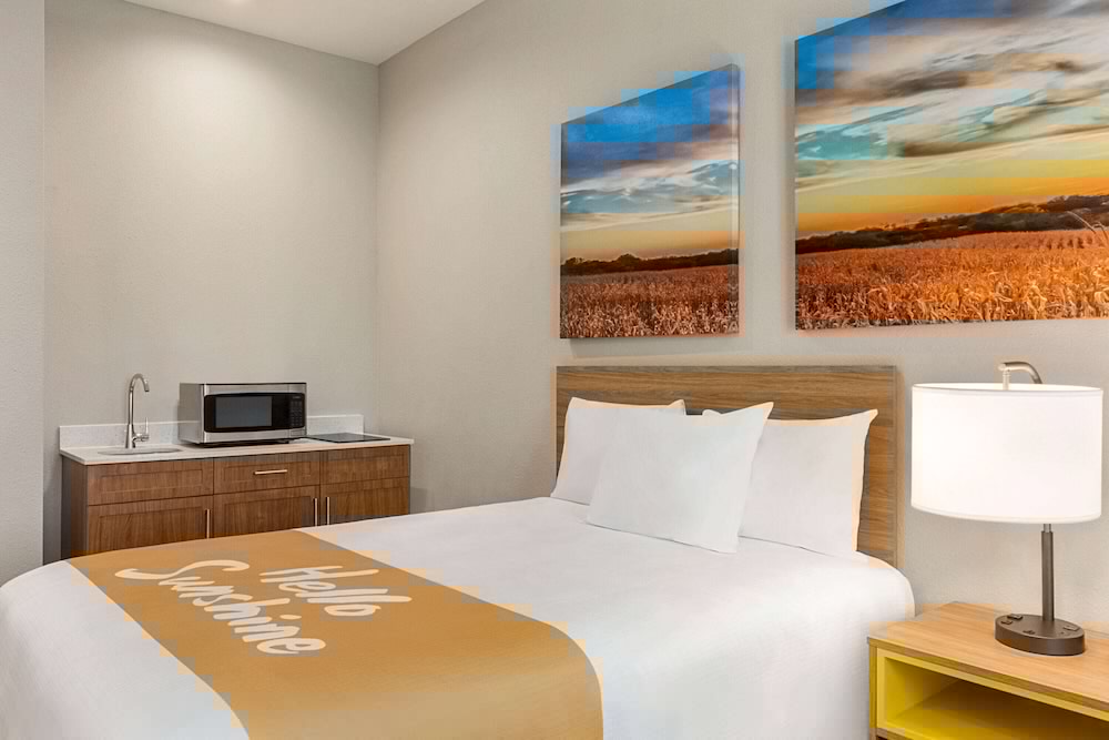 Days Inn & Suites by Wyndham Greater Tomball 22/61