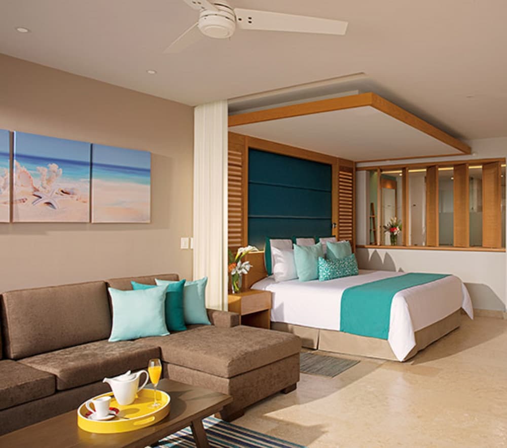 Preferred Club, Junior Suite, King Bed, Ocean Front, Private Pool