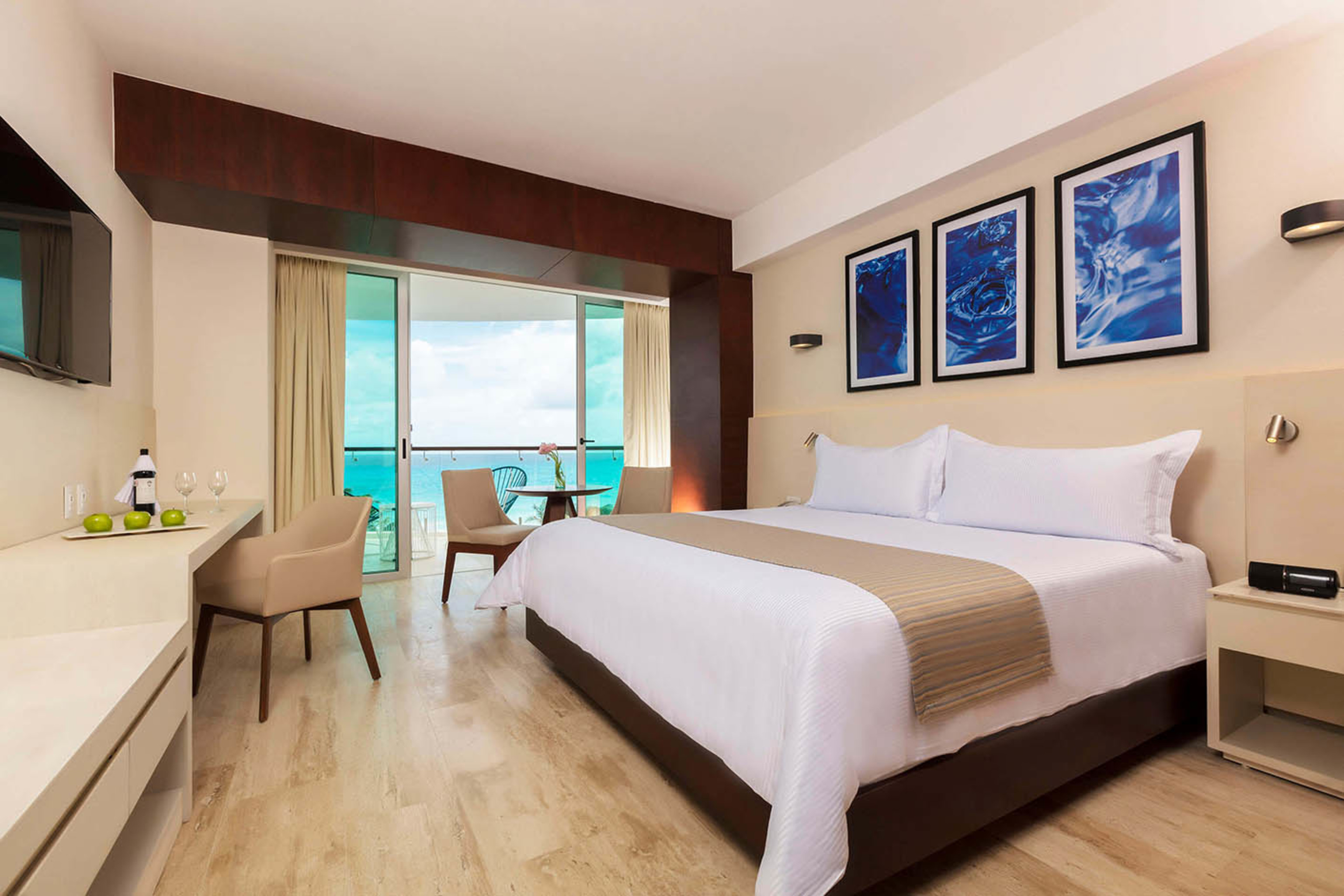 Altitude, King Bed