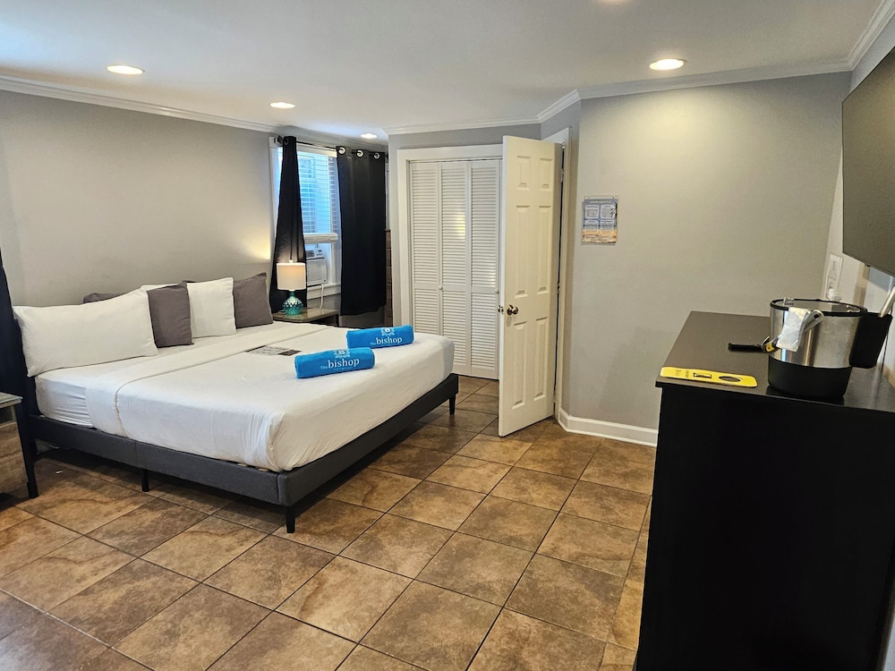 Standard, King Bed, Adult Only