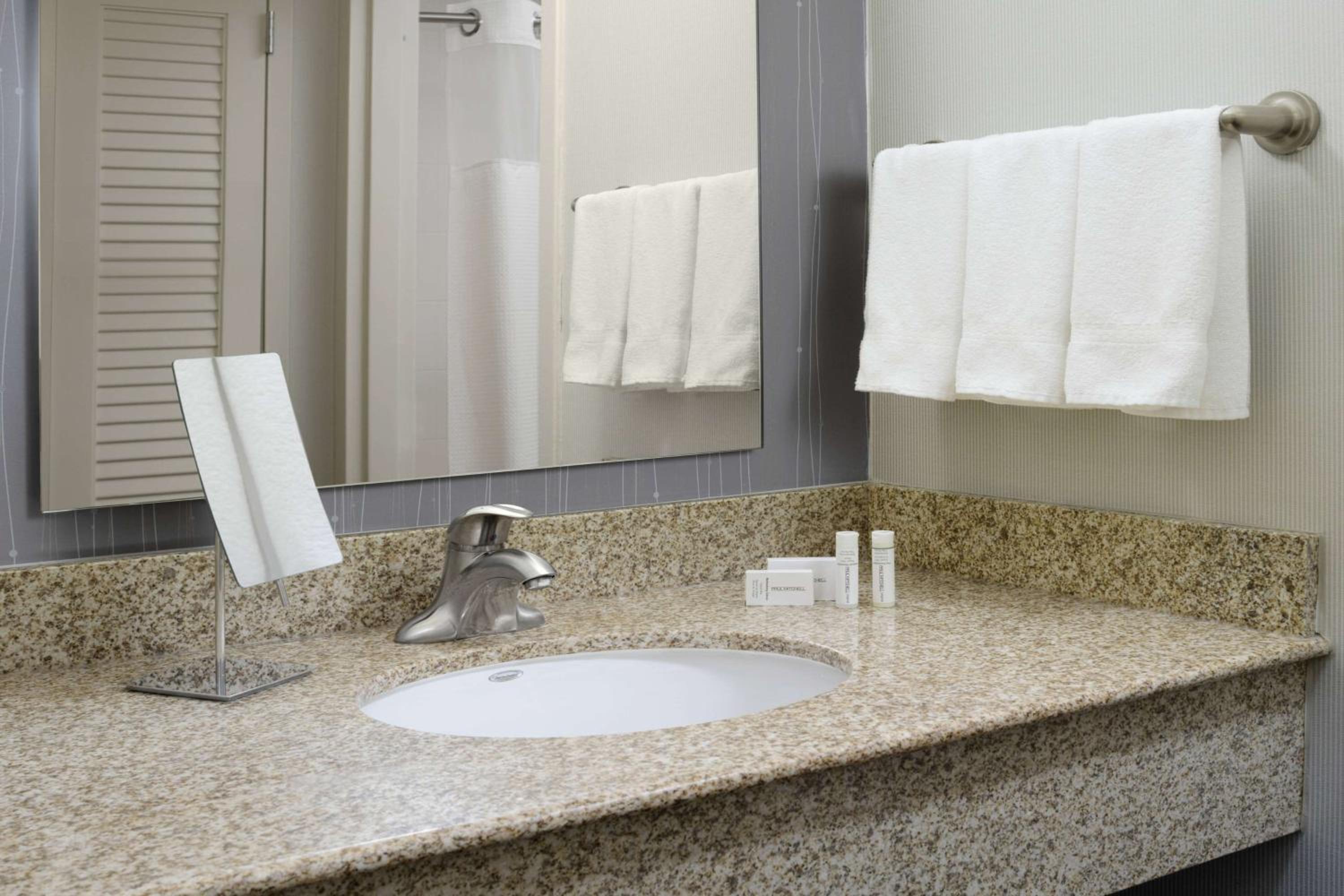 Room, King Bed, Sonesta Select Dallas Central Expressway 2/2