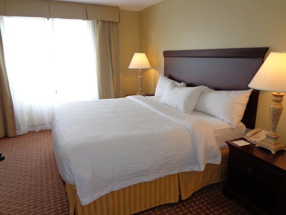 Euro Suites Hotel 11/52