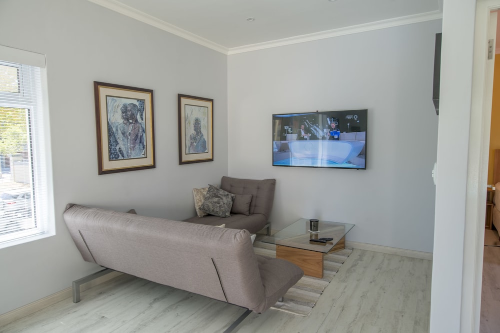 Constantia Cottages 20/50
