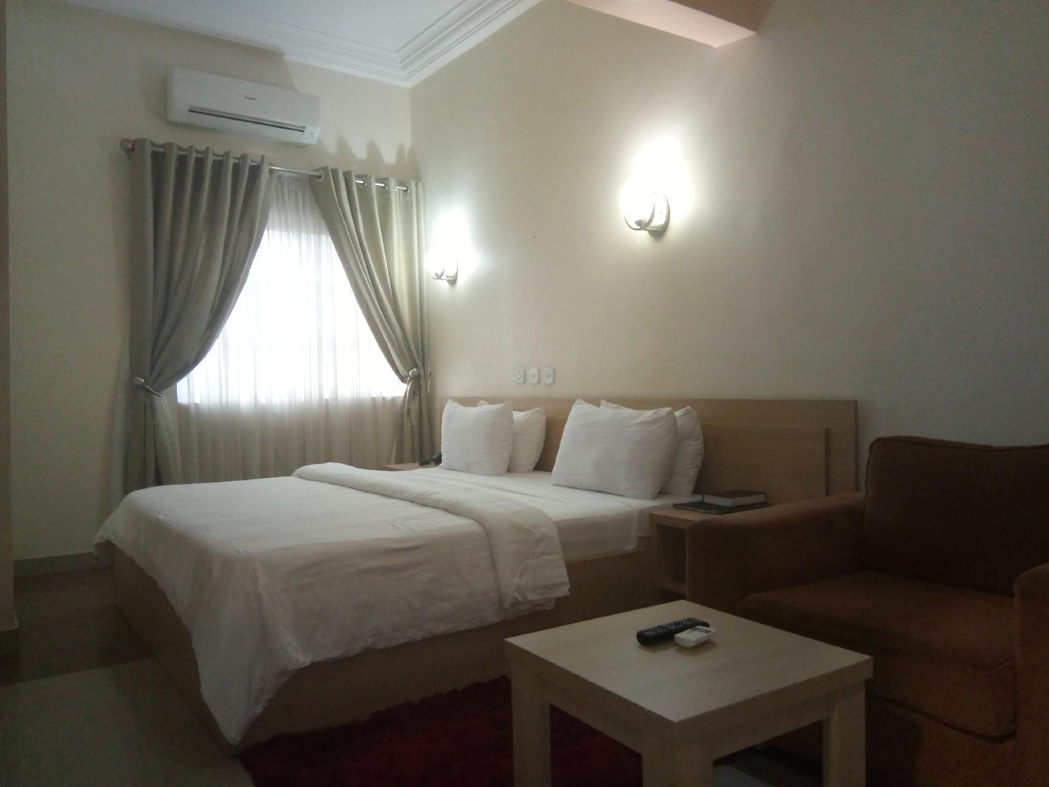Ozom Hotel 9/29