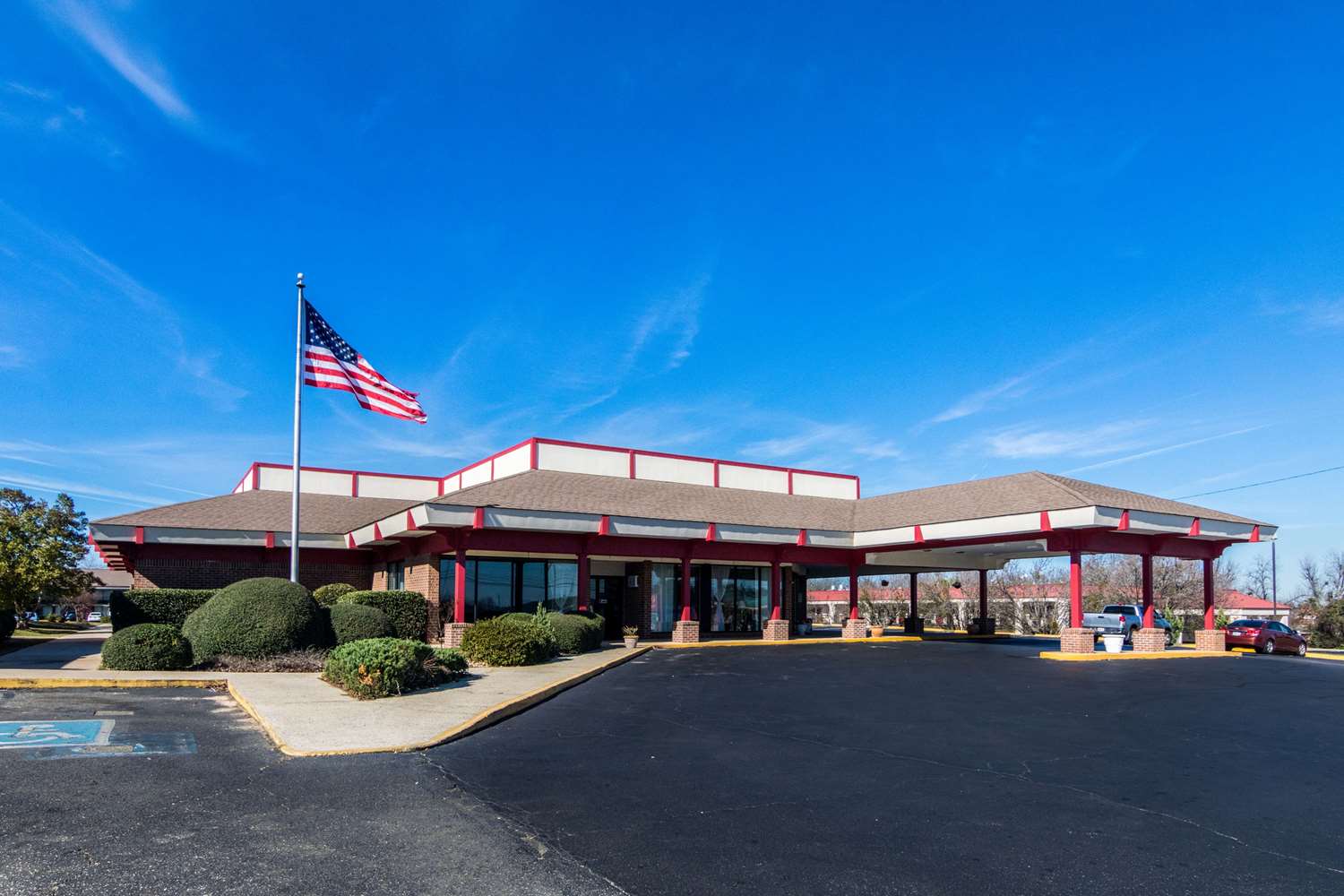 Econo Lodge Inn & Suites Conference Center 4/44