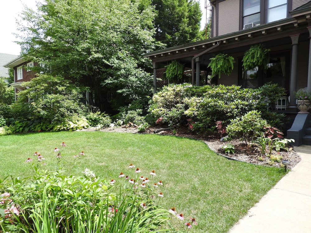 Champaign Garden Inn 39/50