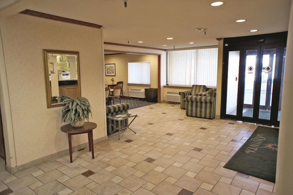 La Quinta Inn and Suites by Wyndham Cincinnati North 27/38