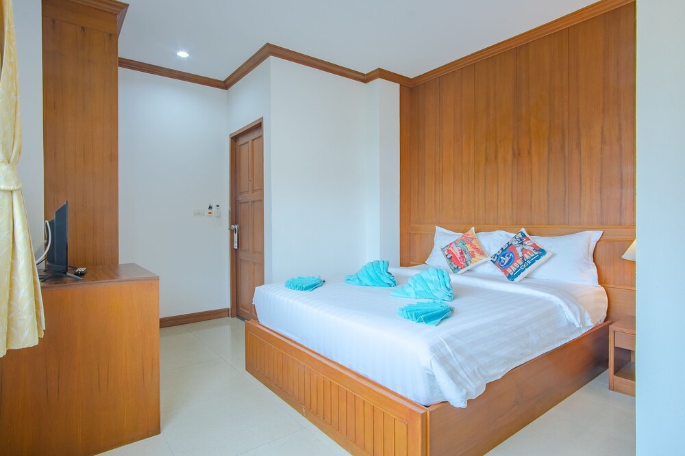 Pipikuku Hotel and Restaurant (ex. MVC Patong House) 14/30