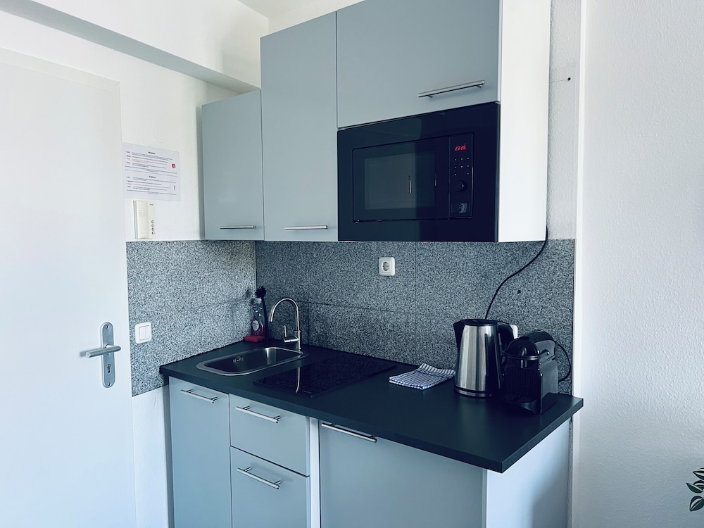 Lipp Apartments 2/16