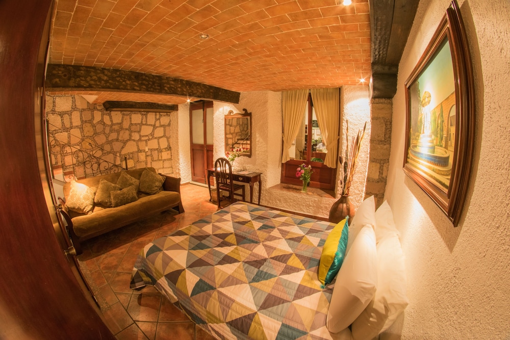 Meson de Los Remedios Hotel 39/56