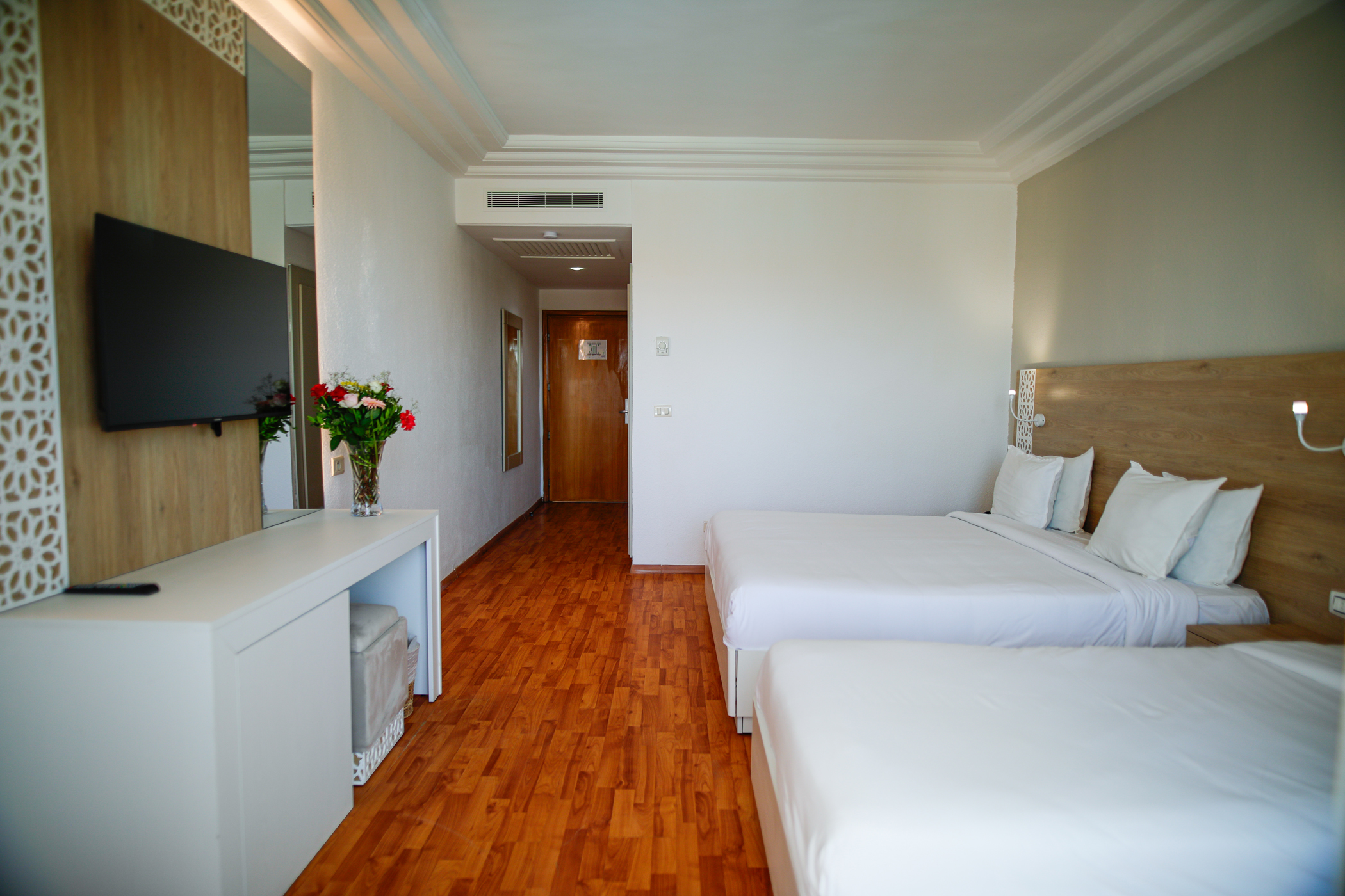ROOM, DOUBLE BED