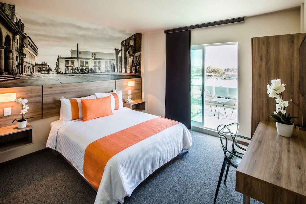 Deluxe, King Bed