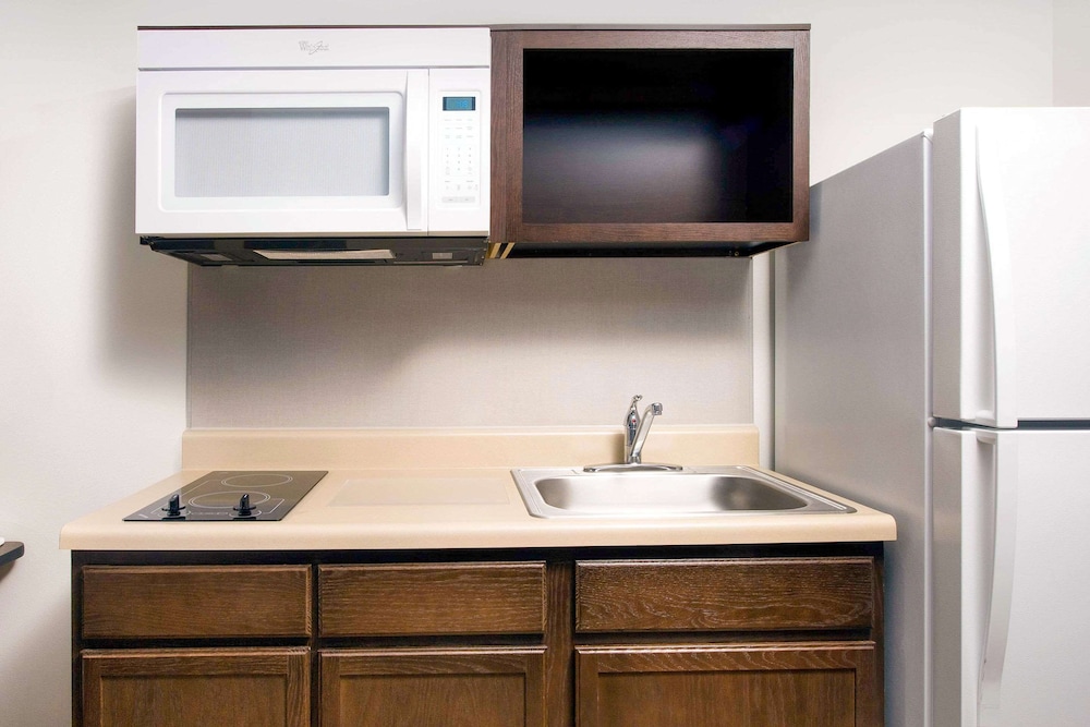 WoodSpring Suites Fargo North Near NDSU 19/22