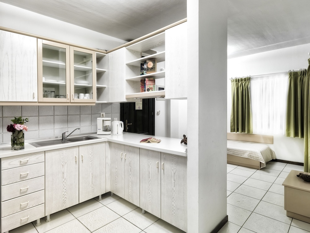Elia Apartments 50/50