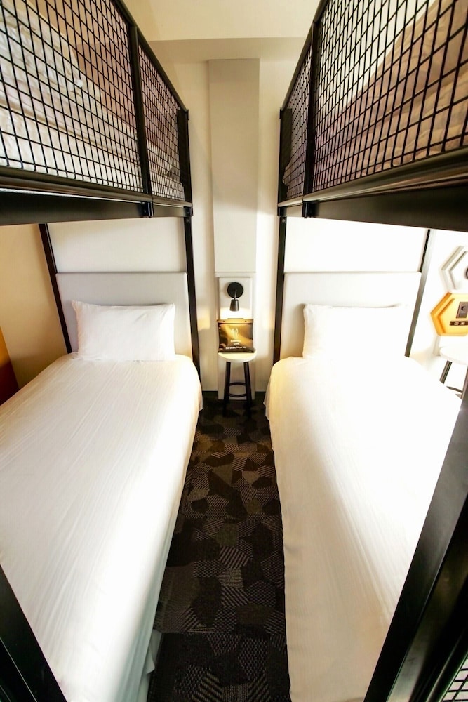 SUPERIOR, QUADRUPLE, MULTIPLE BEDS
