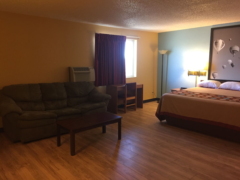 Super 8 By Wyndham Raton 19/25