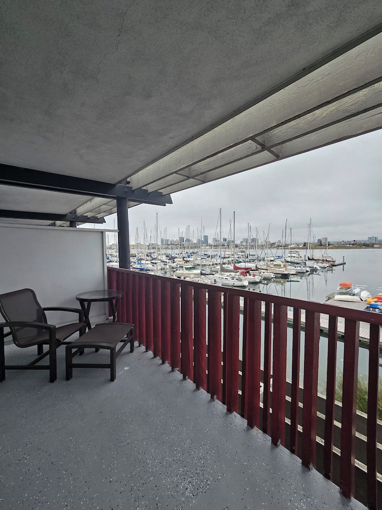 Marina Village Inn 28/50