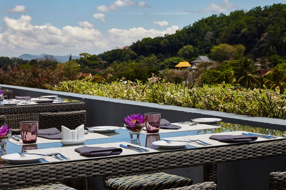 Radisson Hotel Kandy 9/72