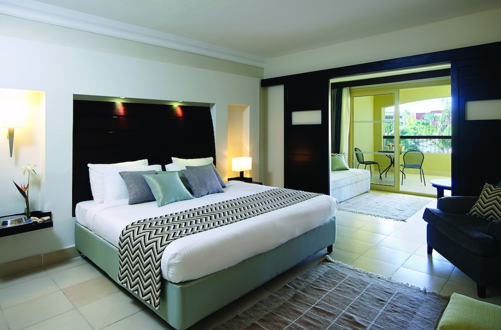 Coral Sea Holiday Resort And Aqua Park 14/77