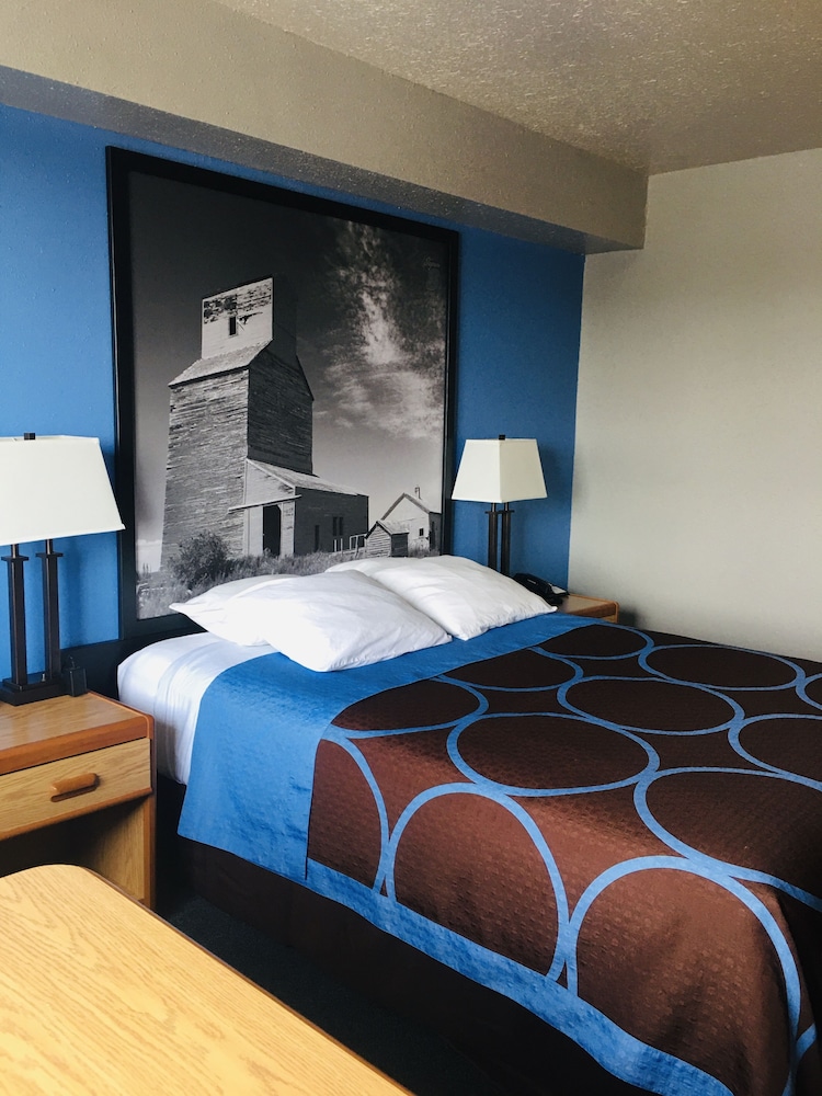 Super 8 by Wyndham Swift Current 5/46