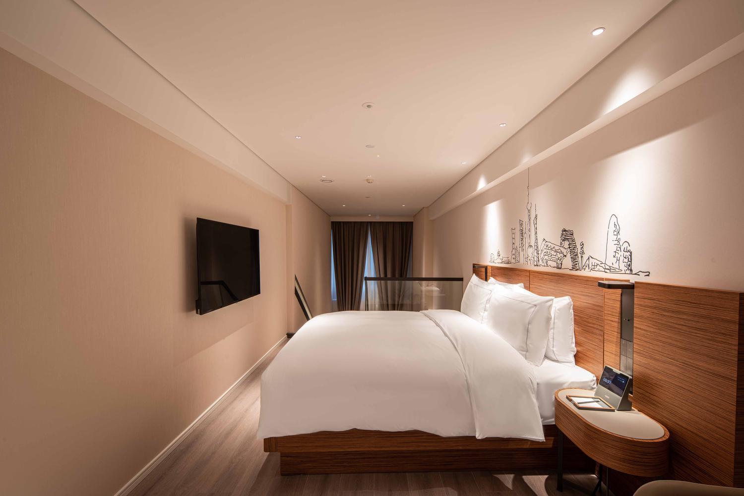 Duplex, King Bed