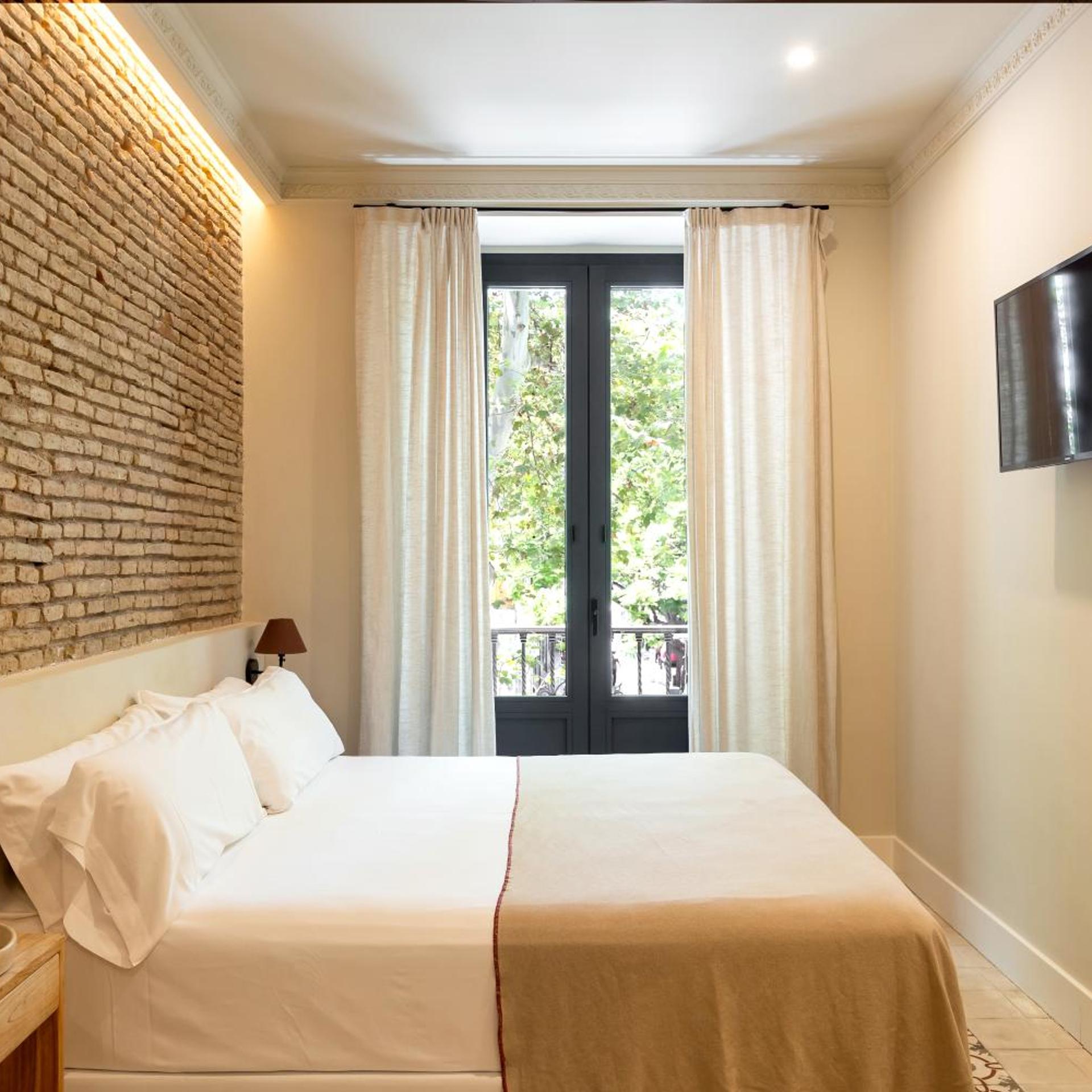 PREMIUM, DOUBLE OR TWIN BED