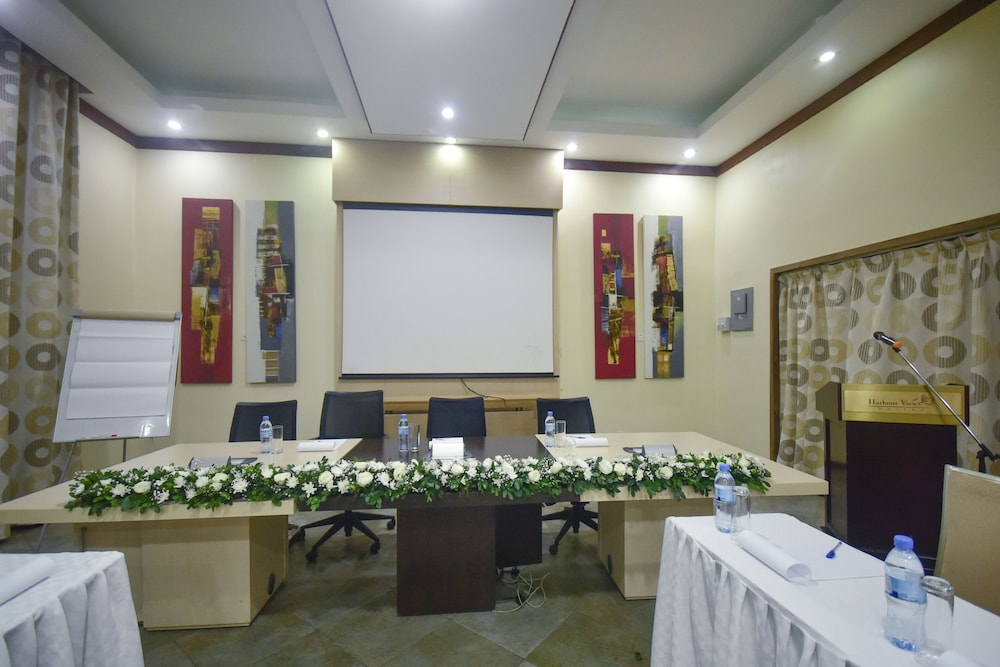 Harbour View Suites 52/60