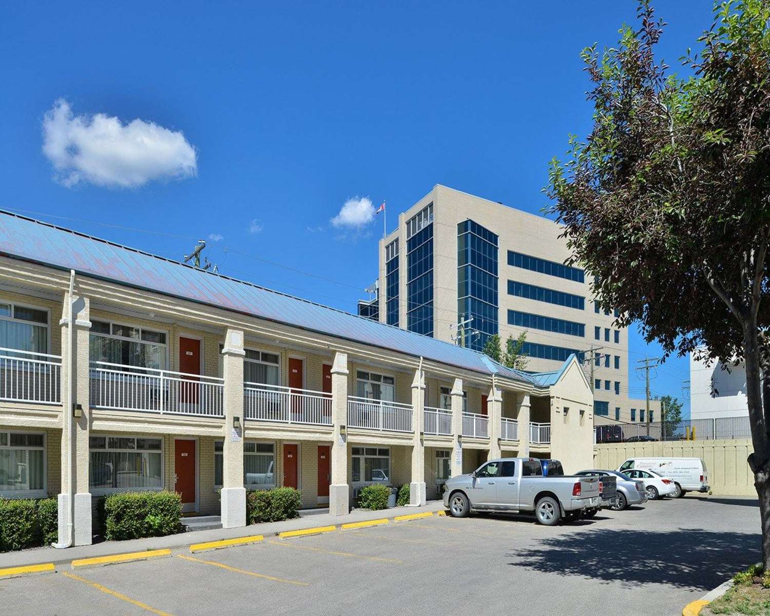 Econo Lodge Inn & Suites Calgary - University 32/32