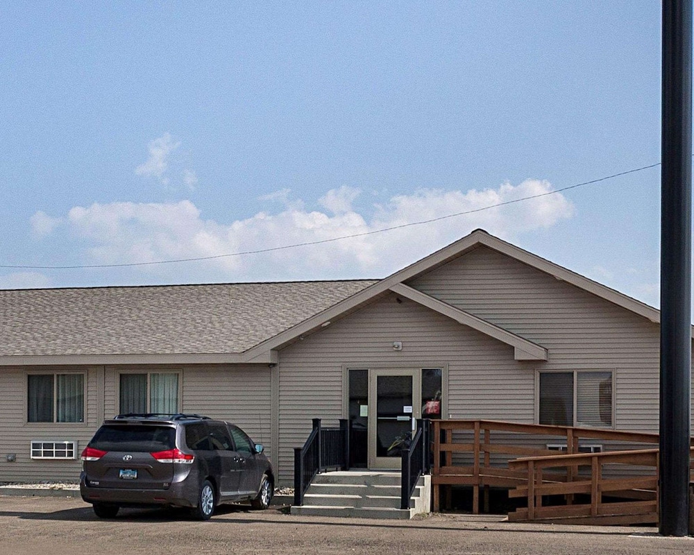 Econo Lodge Jamestown, ND 3/24