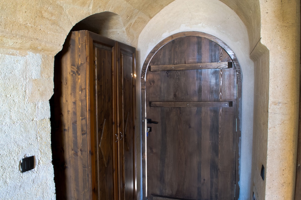 Ages In Cappadocia 20/50