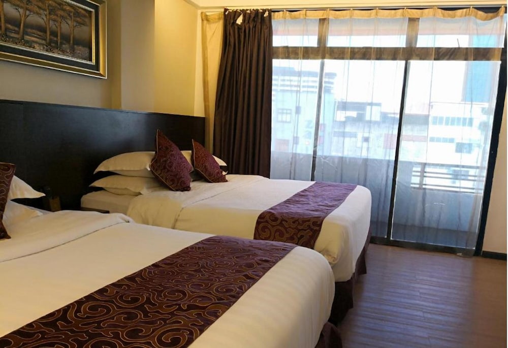 J SUITES HOTEL 30/47