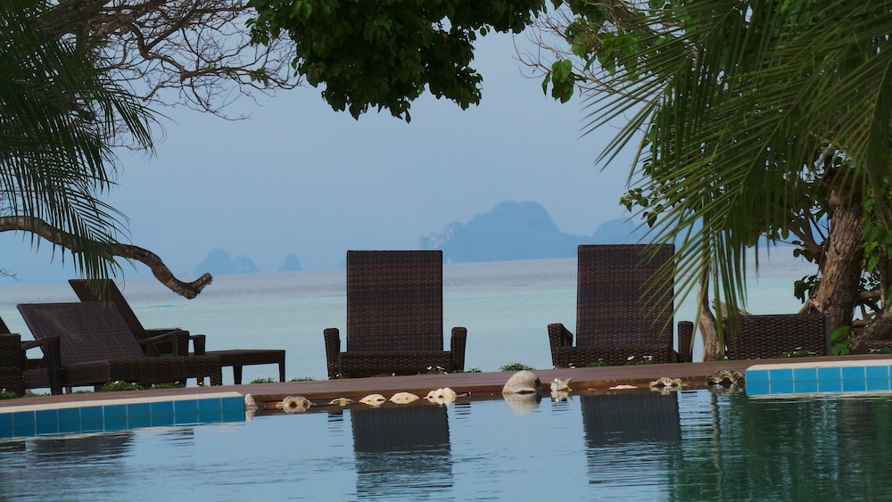 Reef Resort 24/33