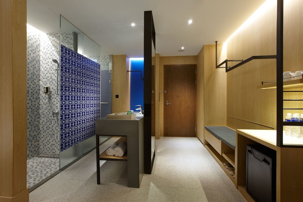 Discovery Hotel 24/65