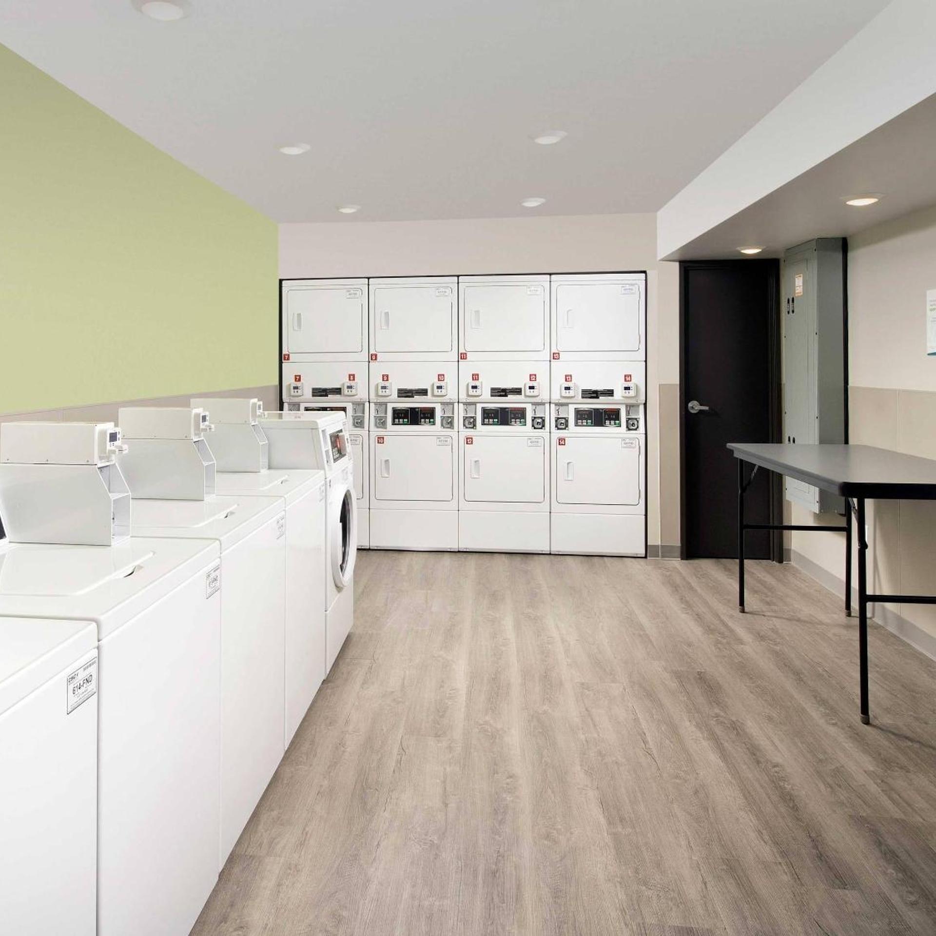 WoodSpring Suites Cleveland North 23/30