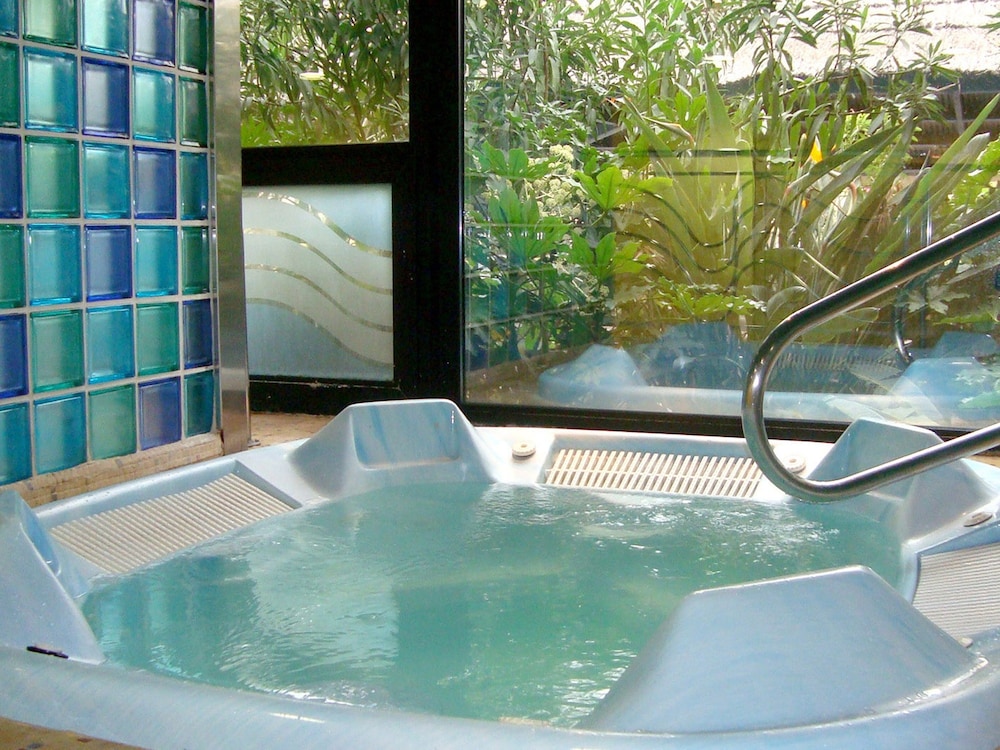 swimming pool spa