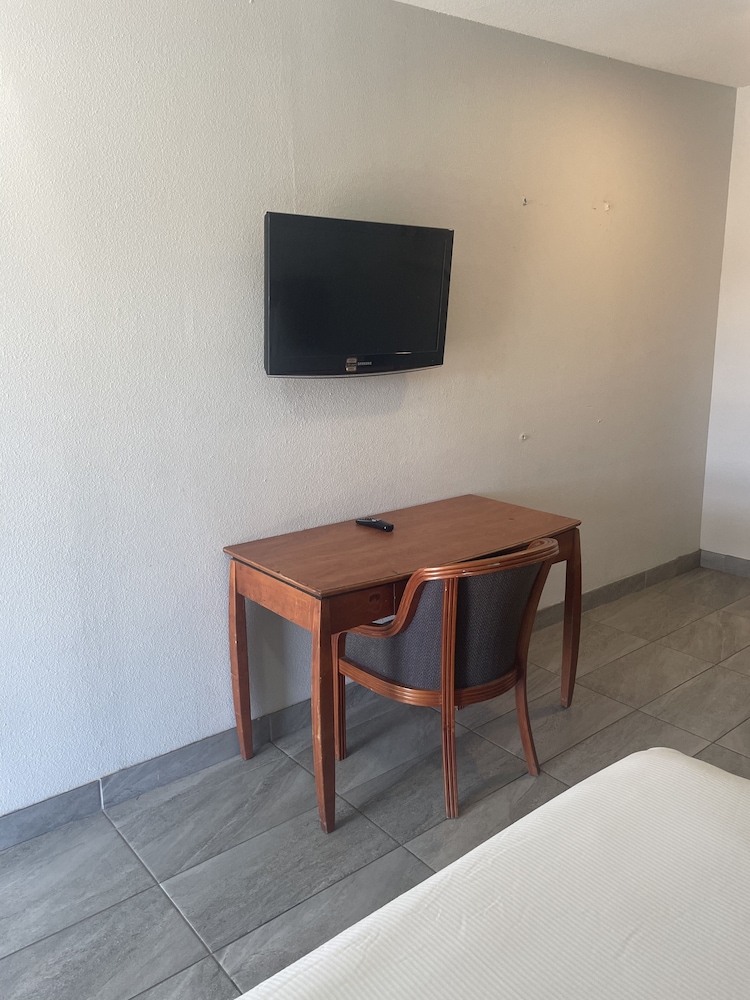 Days Inn By Wyndham Bakersfield Ca 36/55
