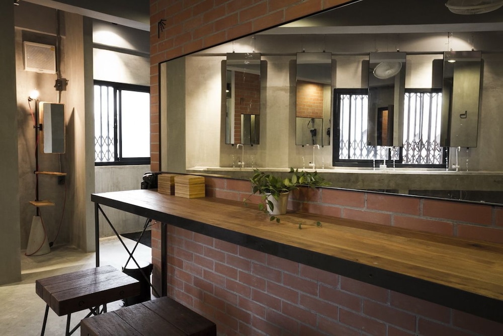 Bed Station Hostel 63/65