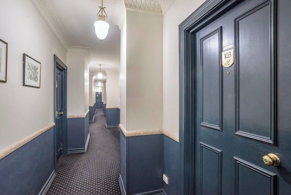 Ultiqa Rothbury Hotel 53/71