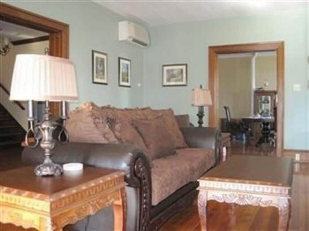 Walton Manor Inn Bed &amp; Breakfast 10/27