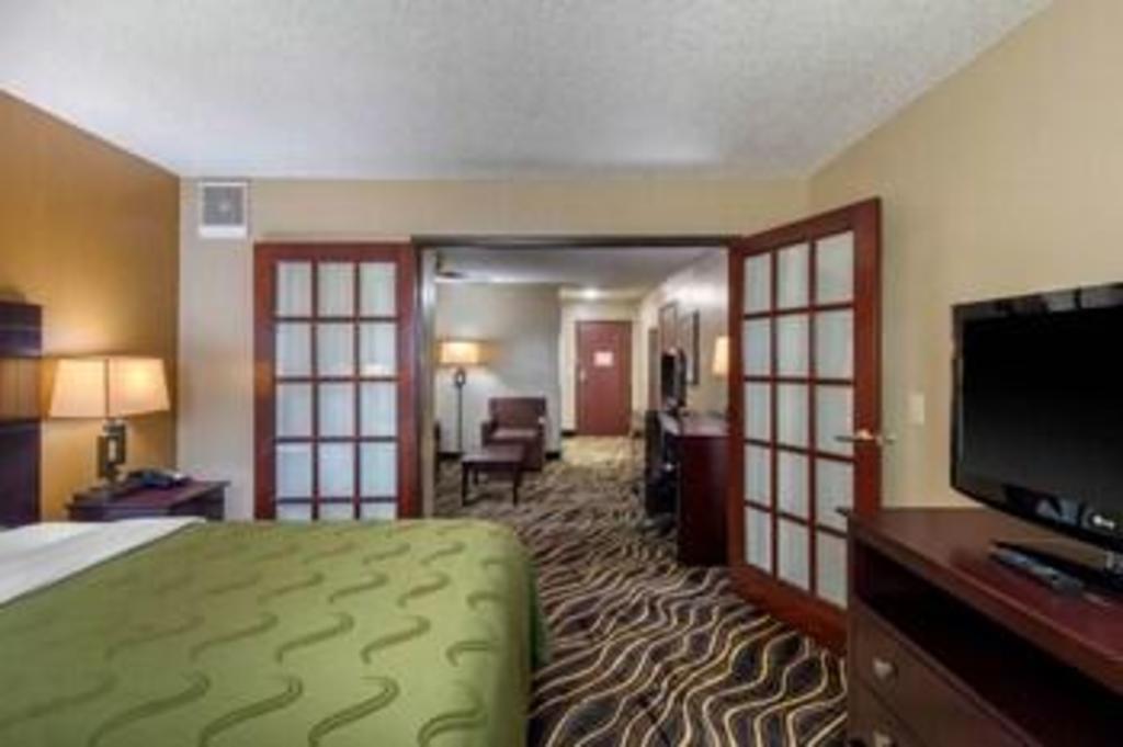 جناح بغرفة نوم واحدة، Quality Suites Addison-Dallas 6/7