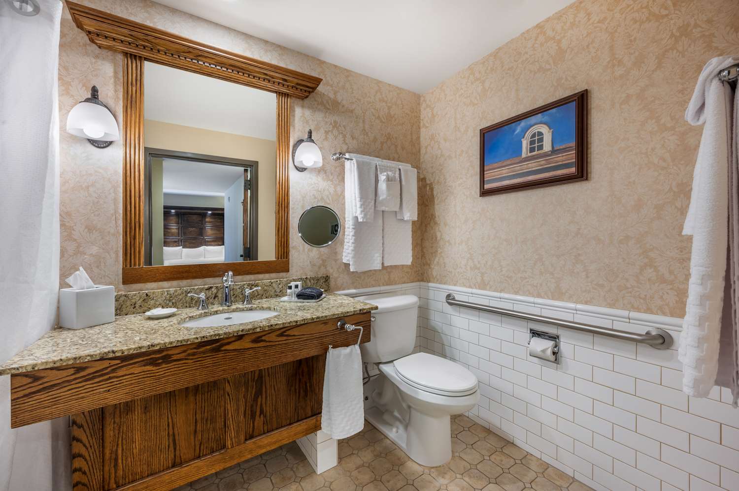 غرفة بسرير كينج بحوض استحمام لذوي الإعاقة، Best Western Premier Mariemont Inn 4/4