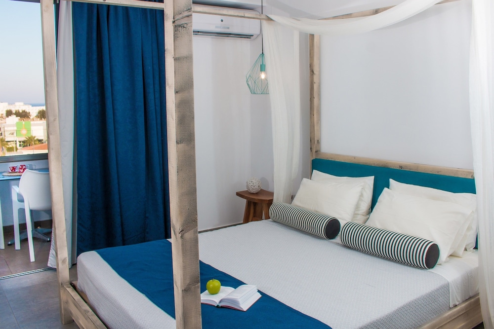 DELUXE, STUDIO, SEA VIEW