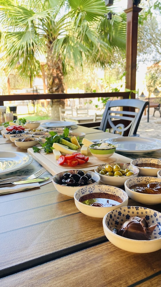 Bybassios Hotel 25/37
