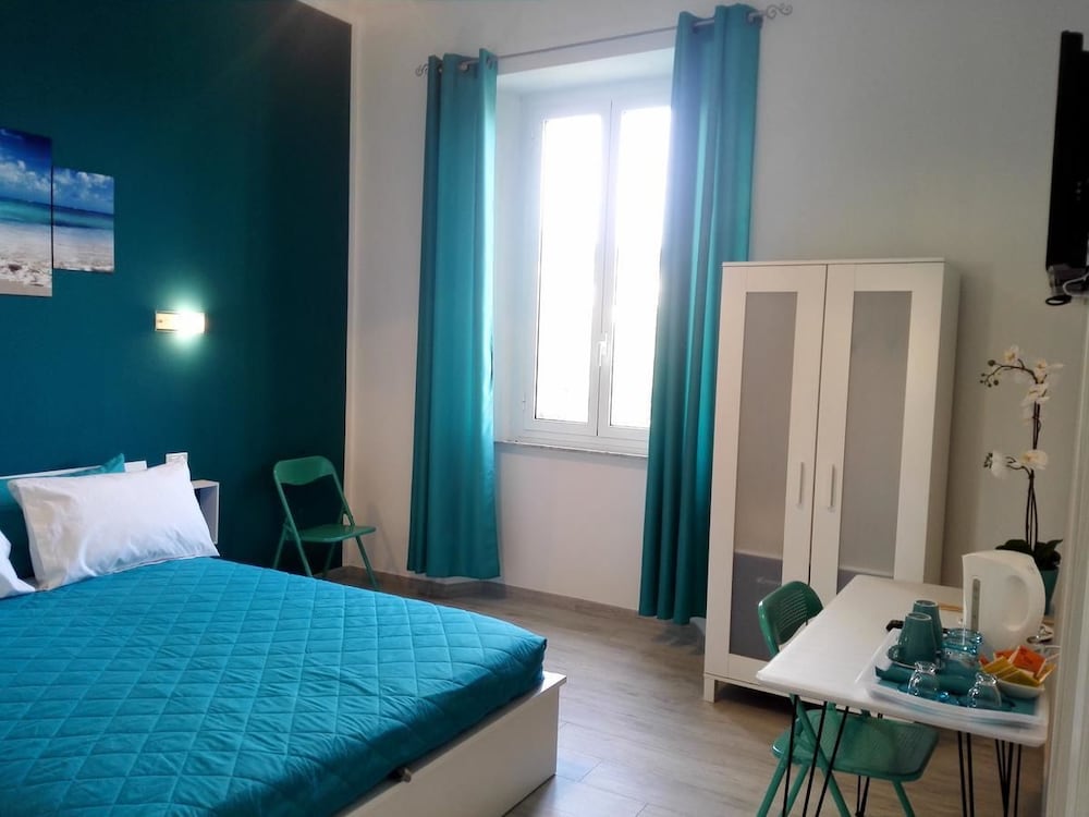 ROOM, TRIPLE, CITY VIEW
